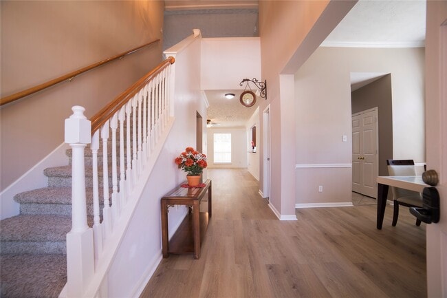 Building Photo - 10035 Magnolia Way