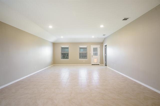 Building Photo - 806 Meadow Wood Ln