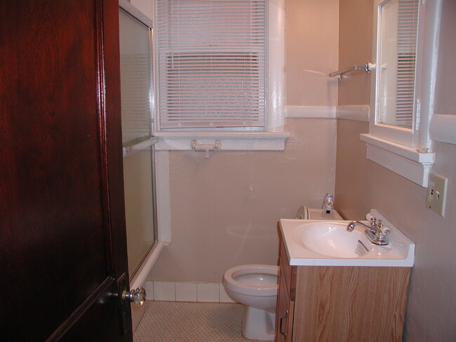 Bathroom - 3905 Dunnica Ave