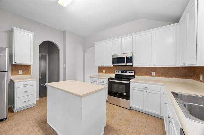 Building Photo - 119 Aguilar Dr