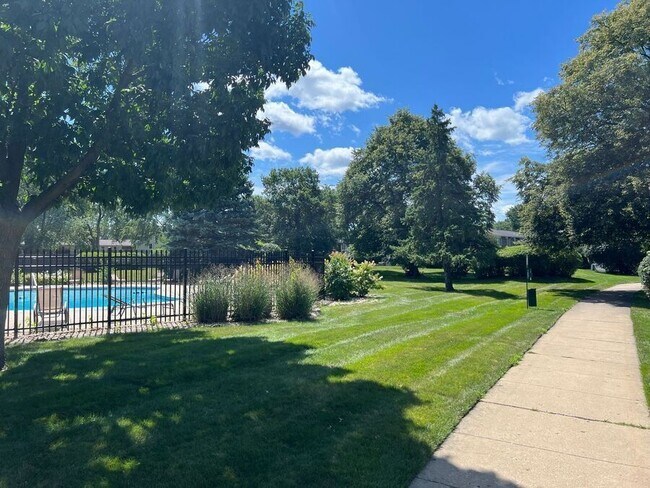 Building Photo - 1500 Light Road