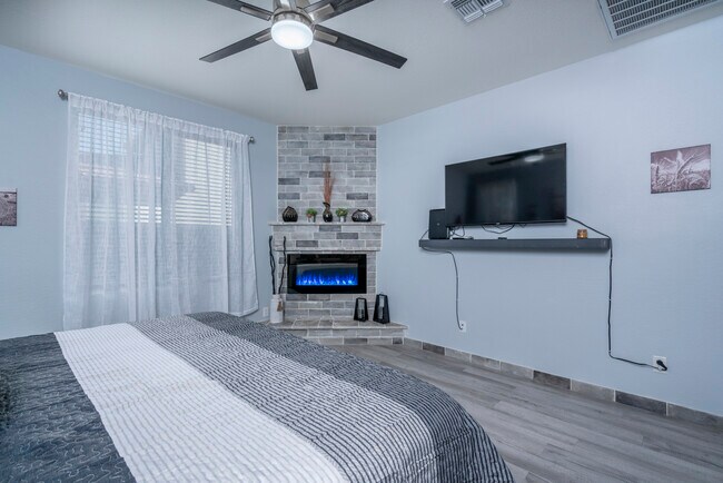 Building Photo - 750 W Torino Pl