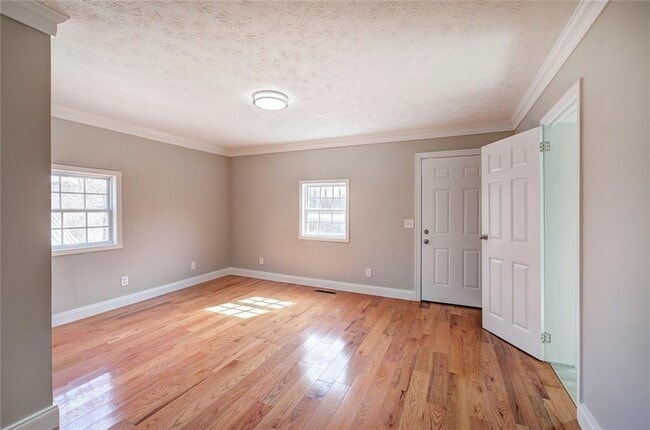 Building Photo - 838 Spring Place Rd NE