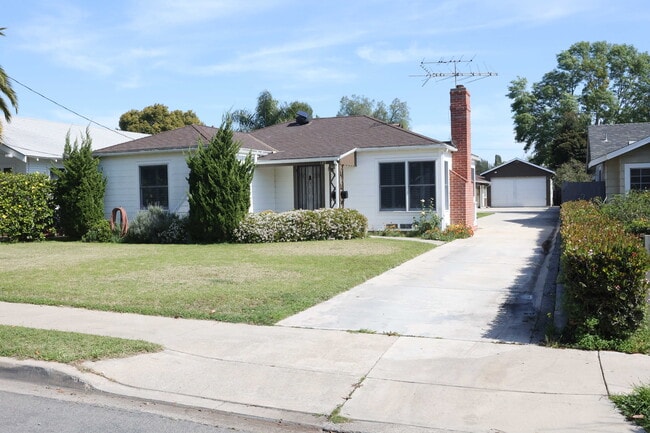 Building Photo - 185 S Myrtle Ave