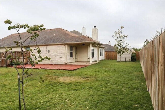 Building Photo - 100 S Creek Bend Dr