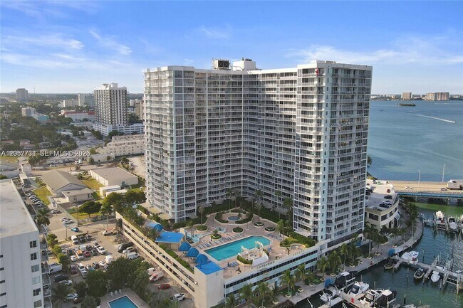 Building Photo - 7601 E Treasure Dr