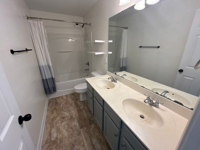 Building Photo - 4 Bedroom | 3 Bathroom Apex Home with Fenc...