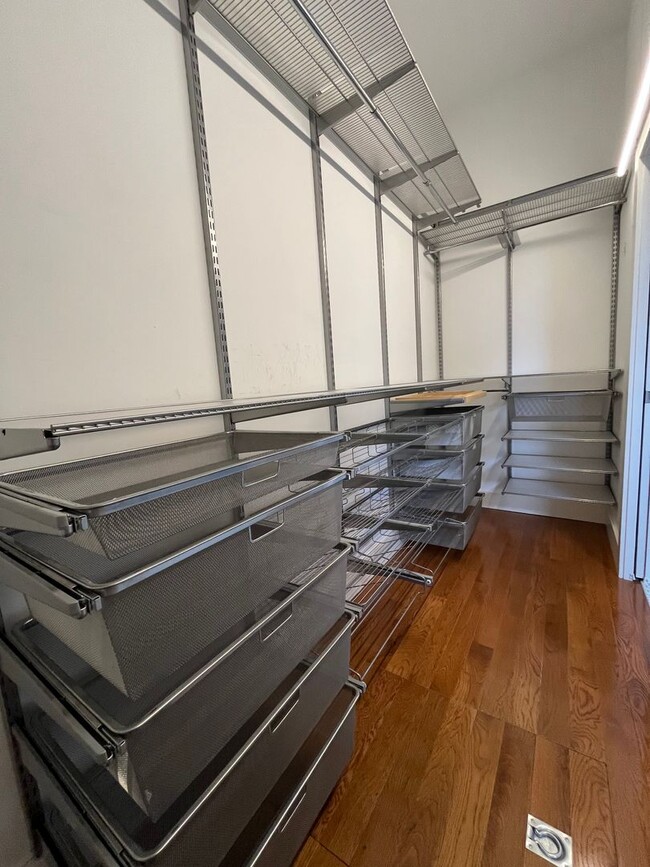 Building Photo - Premium location!  Downtown 3BR 2.5BA with 2 car garage