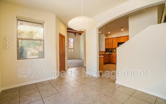 Building Photo - 8736 Desert Fox Way NE