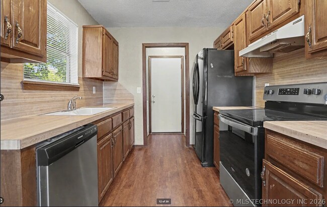 Building Photo - Charming 3-Bed Jenks Home Near Tulsa Hills – Large Corner Lot!