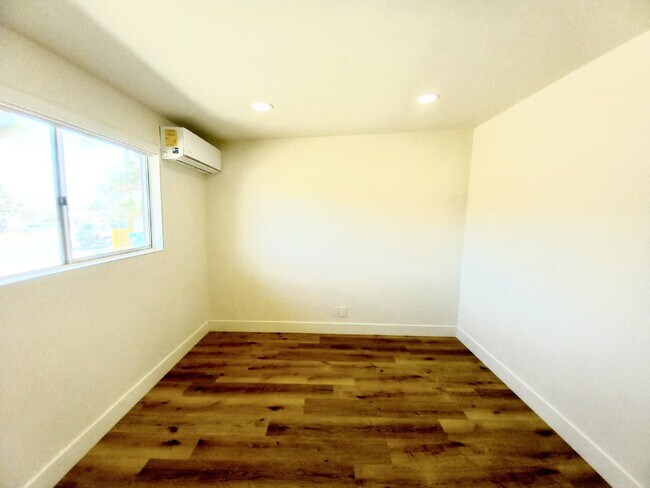 Building Photo - Beautifully Renovated 3 bd, 2 ba in Old To...