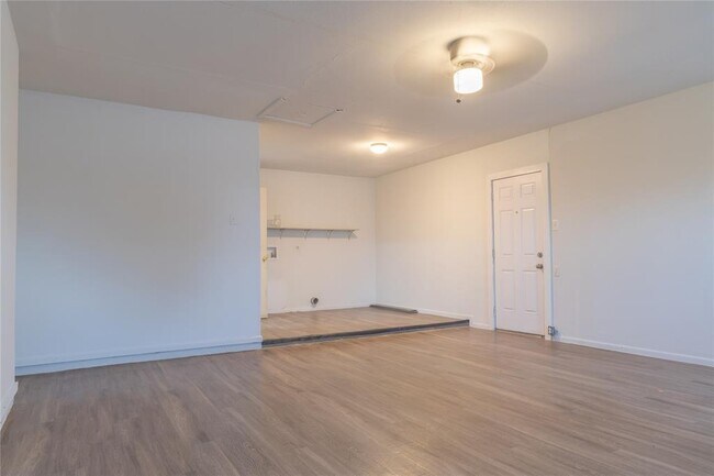 Building Photo - 1430 TX-46