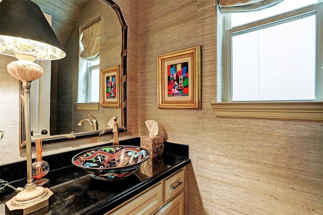 Building Photo - 100 S Creekside Ct