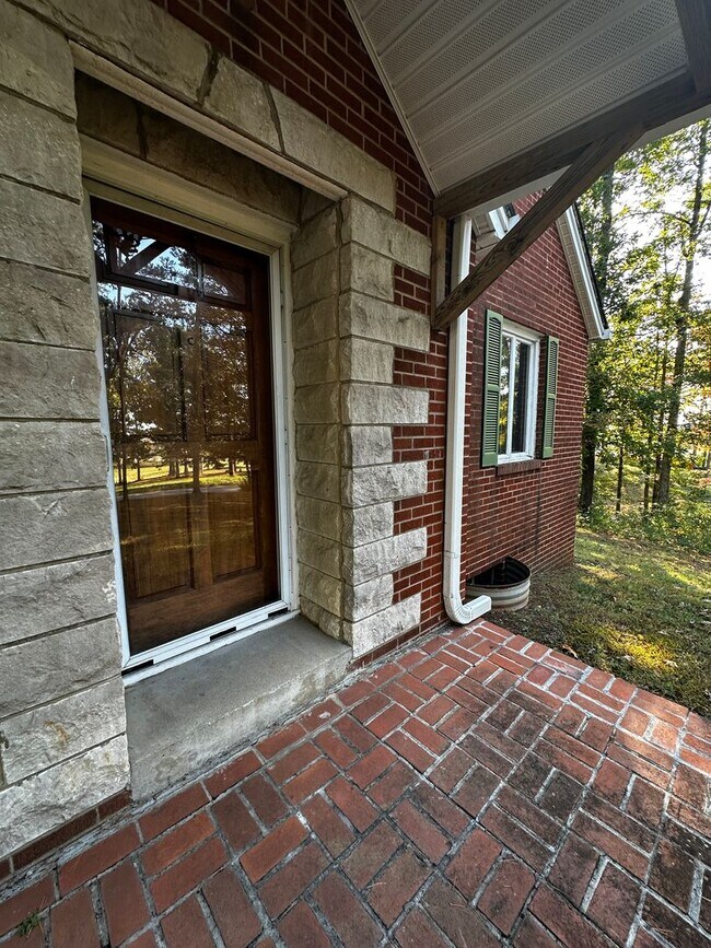 Building Photo - *Move in Special - Spacious 3 bedroom/ 2.5 bath home near Exit 8 - Morristown, TN