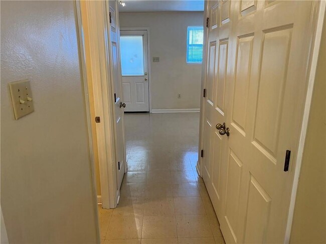 Building Photo - 316 Plantation Dr