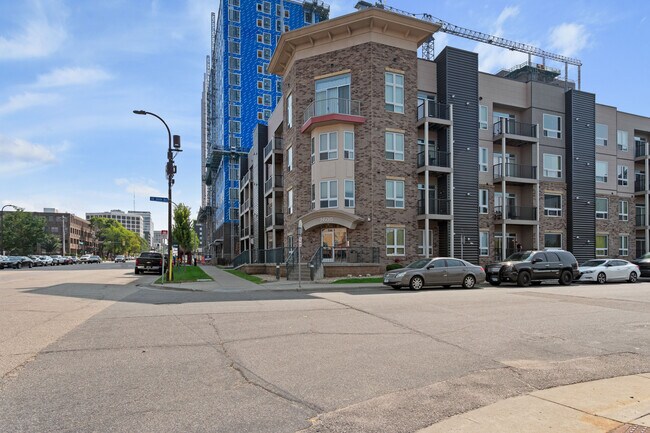 Primary Photo - 2600 University Ave SE