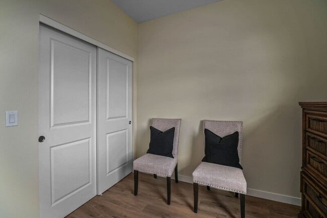 Building Photo - 190 Elma Ave SE