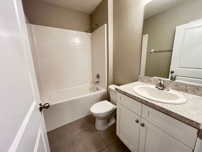 Building Photo - Beautiful, 3 Bedroom Home!!