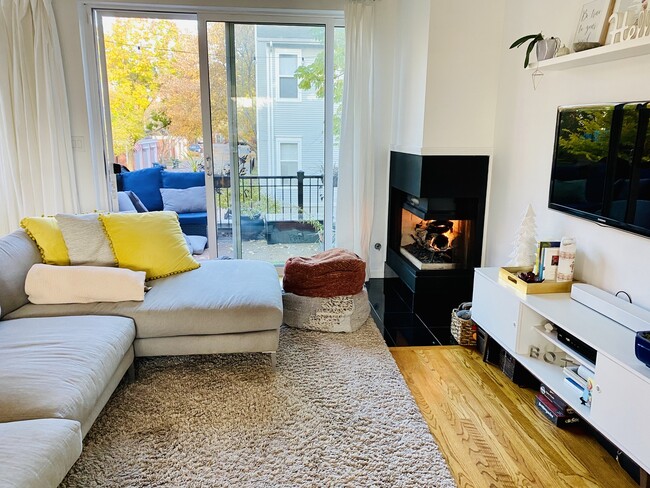 Building Photo - 2901 N Wolcott Ave