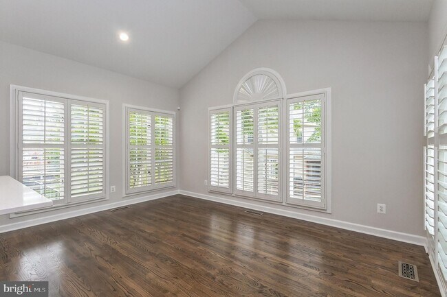 Building Photo - 43179 Allenby Way
