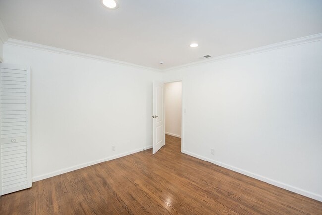 Building Photo - Newly Remodeled Single Family Home