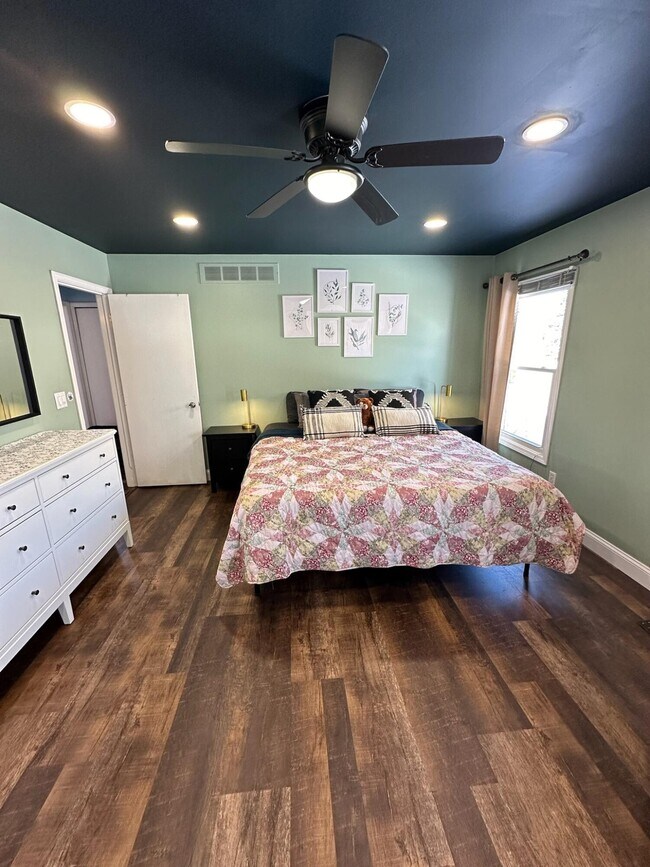 Building Photo - 5017 Saffron Dr