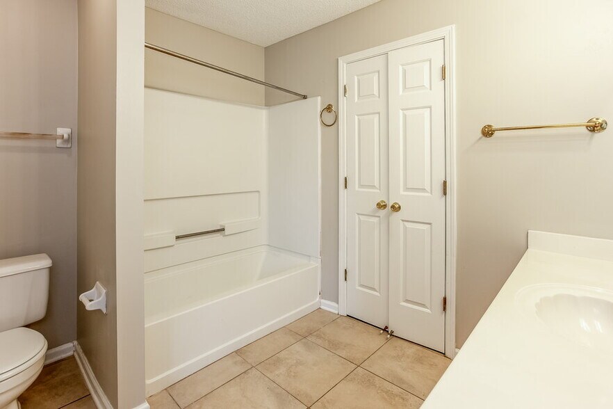 Building Photo - 5848 Kayla Dr