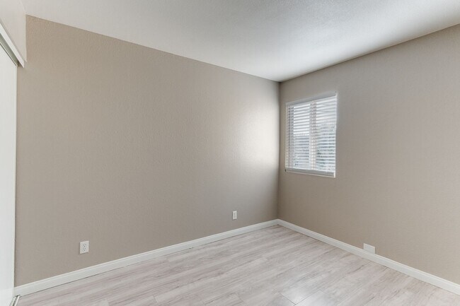 Building Photo - Modern Comfort in a Charming 2-Bed, 2-Bath Upstairs Unit! *  MOVE IN SPECIAL *