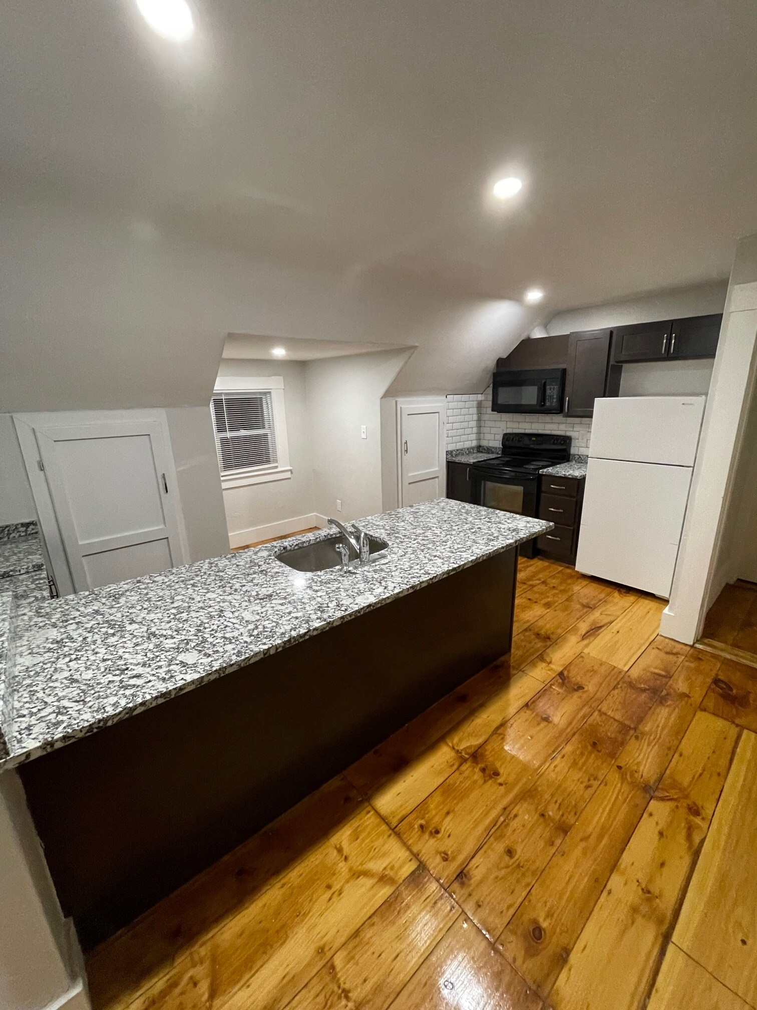 KITCHEN - 403 Beacon St