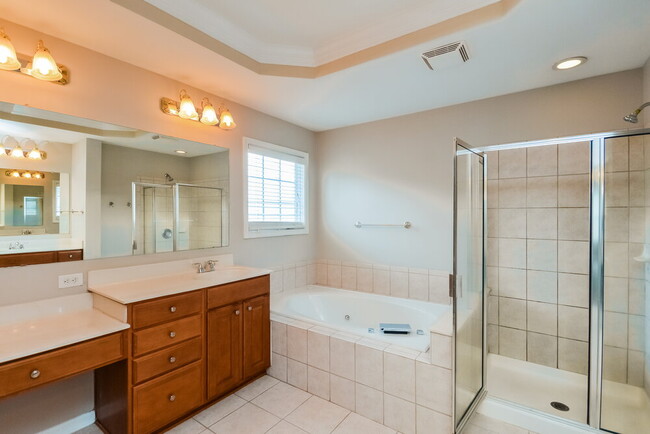 Building Photo - 2408 Hyde Park Ct
