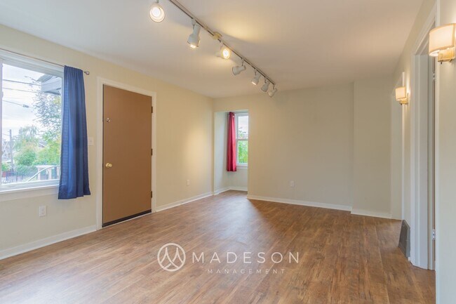 Building Photo - Charming First Hill Single Family House wi...