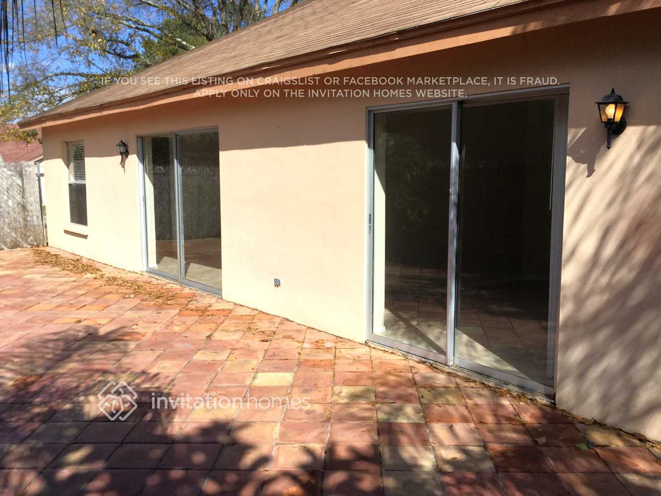 Building Photo - 3700 Montclair Dr