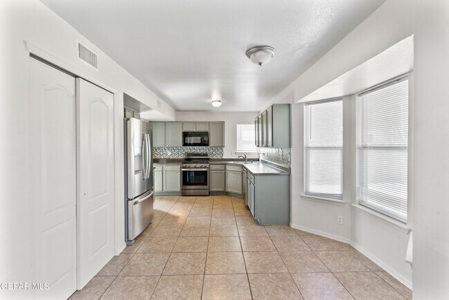 Building Photo - 10799 Walden Pond St