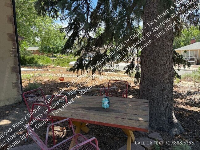 Building Photo - 1220 E San Rafael St
