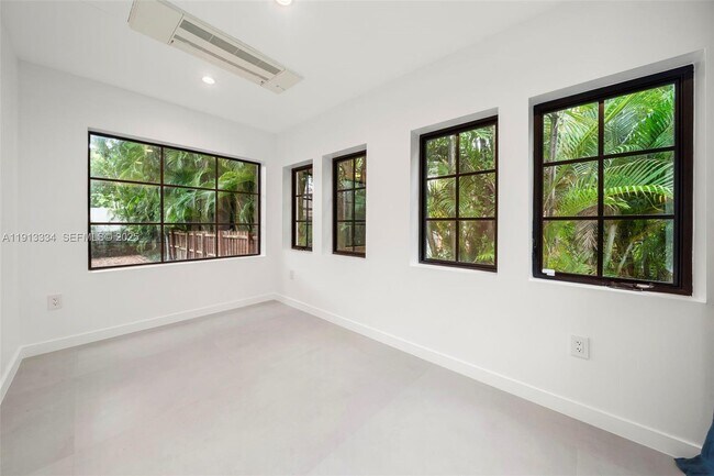 Building Photo - 151 NE 43rd St