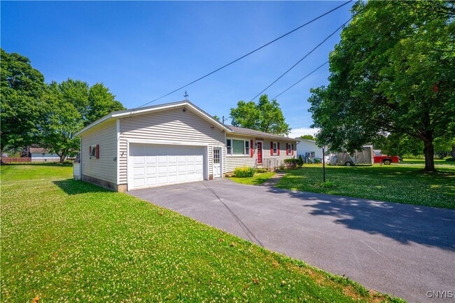 Building Photo - 8686 Maple Ln