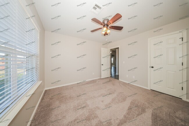 Building Photo - 2713 Crystal Pine Dr