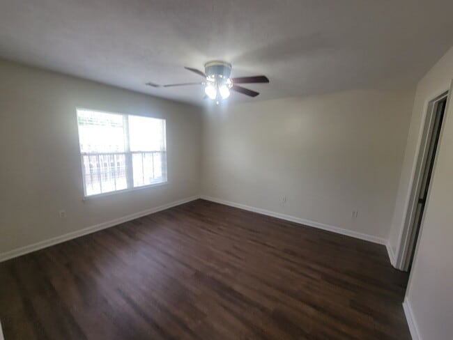 Building Photo - 1406 Anna Way