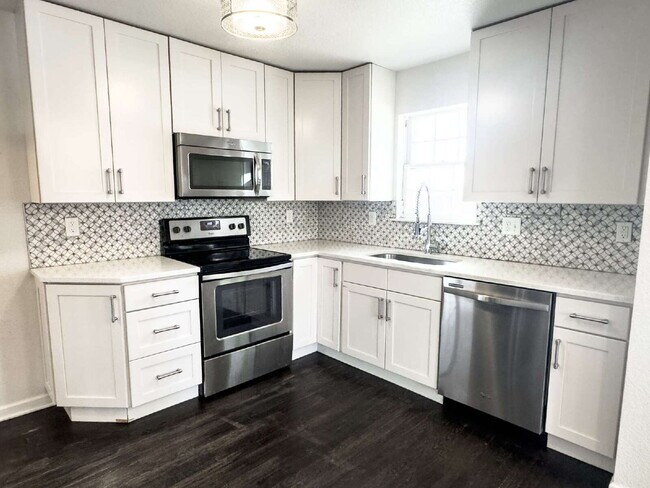 Building Photo - "Spacious 5-Bedroom Gem on Locust Street – 2,053 Sq. Ft. of Comfort in Denver's Heart!"