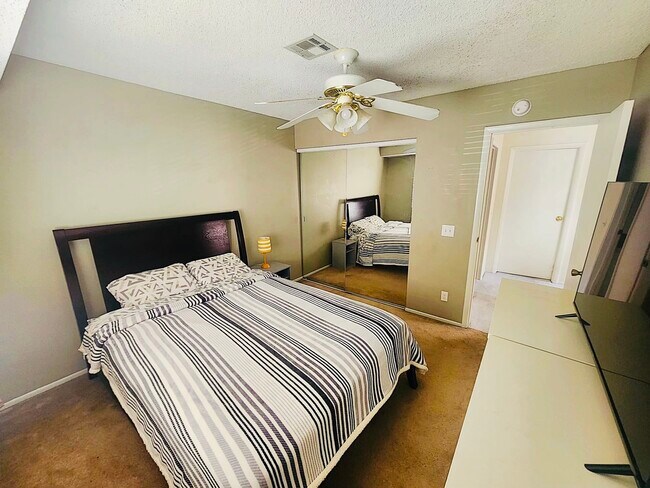 Building Photo - 104 Boysenberry Ln