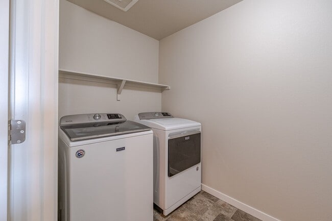 Building Photo - Stunning 3 Bed 2.5 Bath Home in Harvest Village