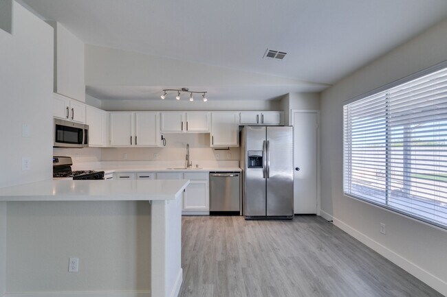 Building Photo - Charming Single-Story 3 bed Home with RV P...