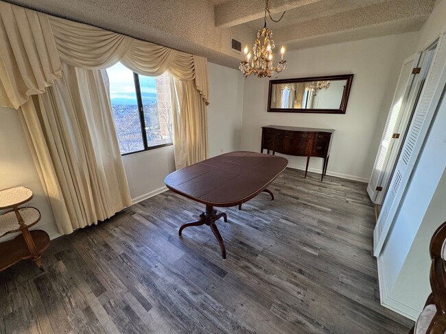 Building Photo - Great Candlewyck condo with and amazing view and lifestyle that can't be beat