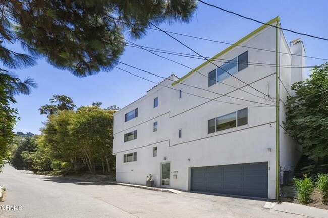 Building Photo - 3551 Dixie Canyon Pl