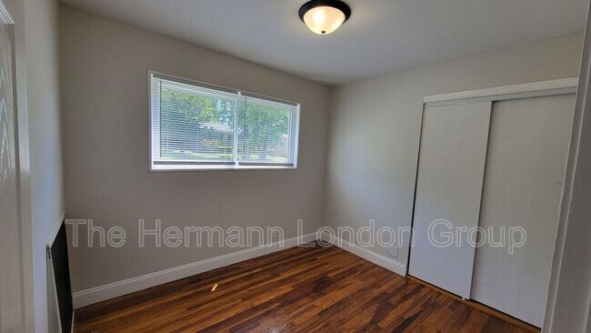 Building Photo - 3437 Elmhurst Dr