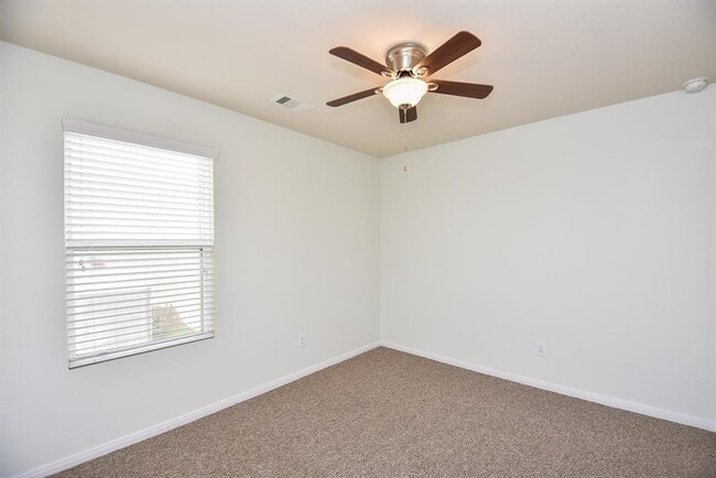 Building Photo - 3102 Apple Dale Dr