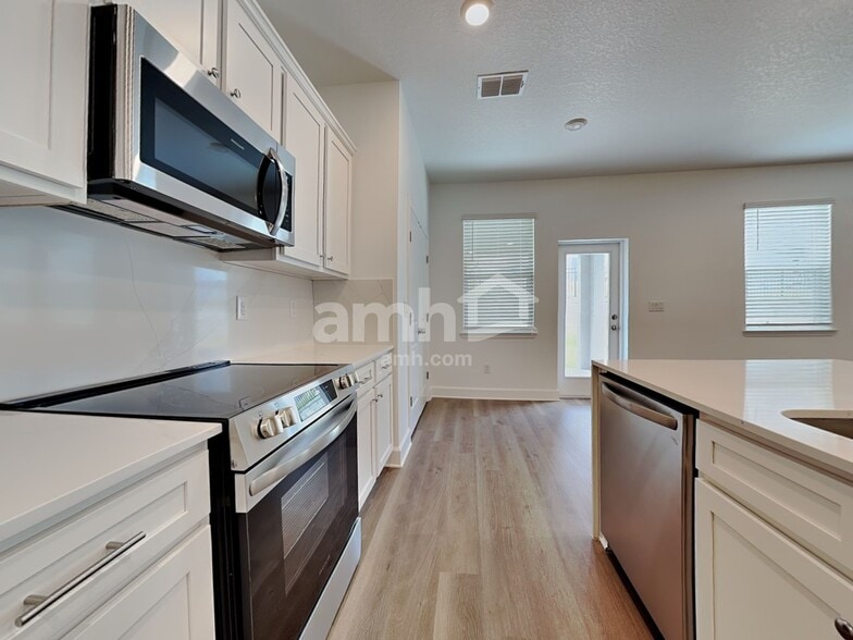 Building Photo - 37679 Dusty Saddle Ln
