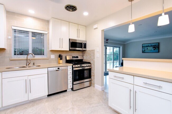 Building Photo - 809 S 17th Ave