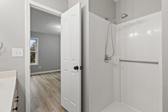 Building Photo - 105 Bay Hill Dr