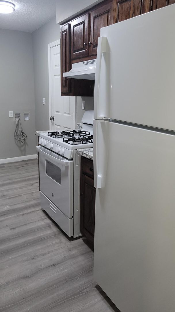 Building Photo - Completely Remodeled!!